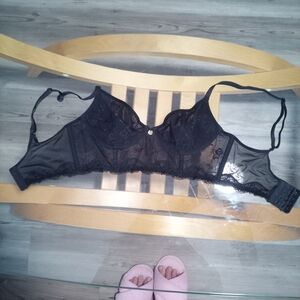 Chic Black Lace Underwire Bralette